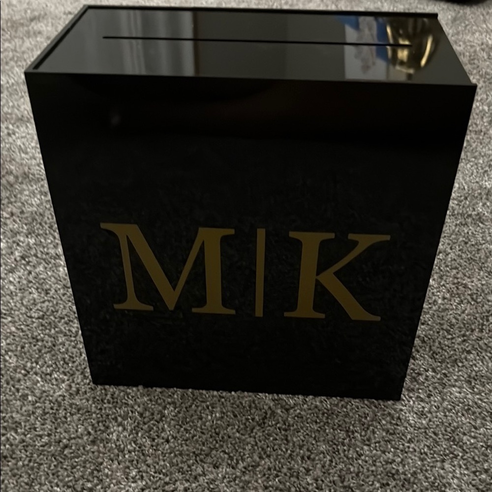 Card box. Gold stickers can be removed. Black acrylic